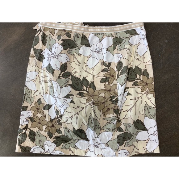 Women's Faux Wrap Skirt Tan Khaki Floral Print Women's Size Medium - Picture 13 of 13